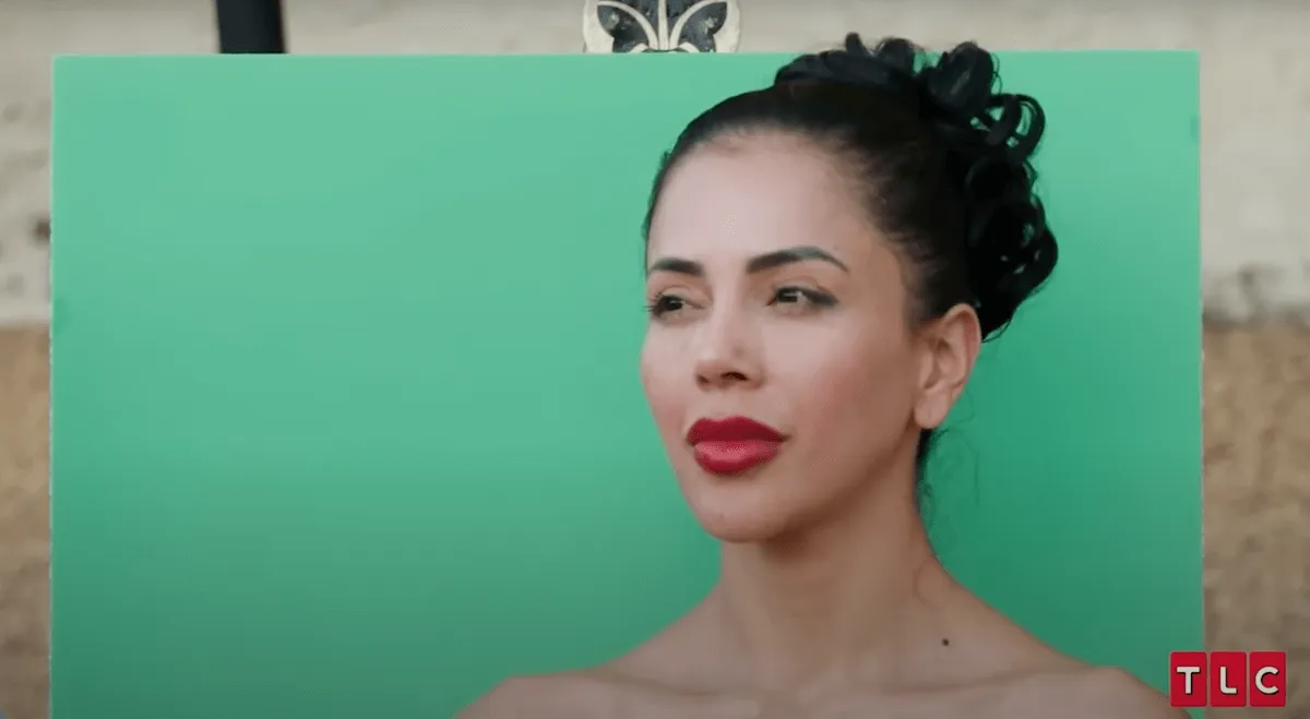 Jasmine from '90 Day: The Last Resort' with her hair pulled back and against a blue-green background