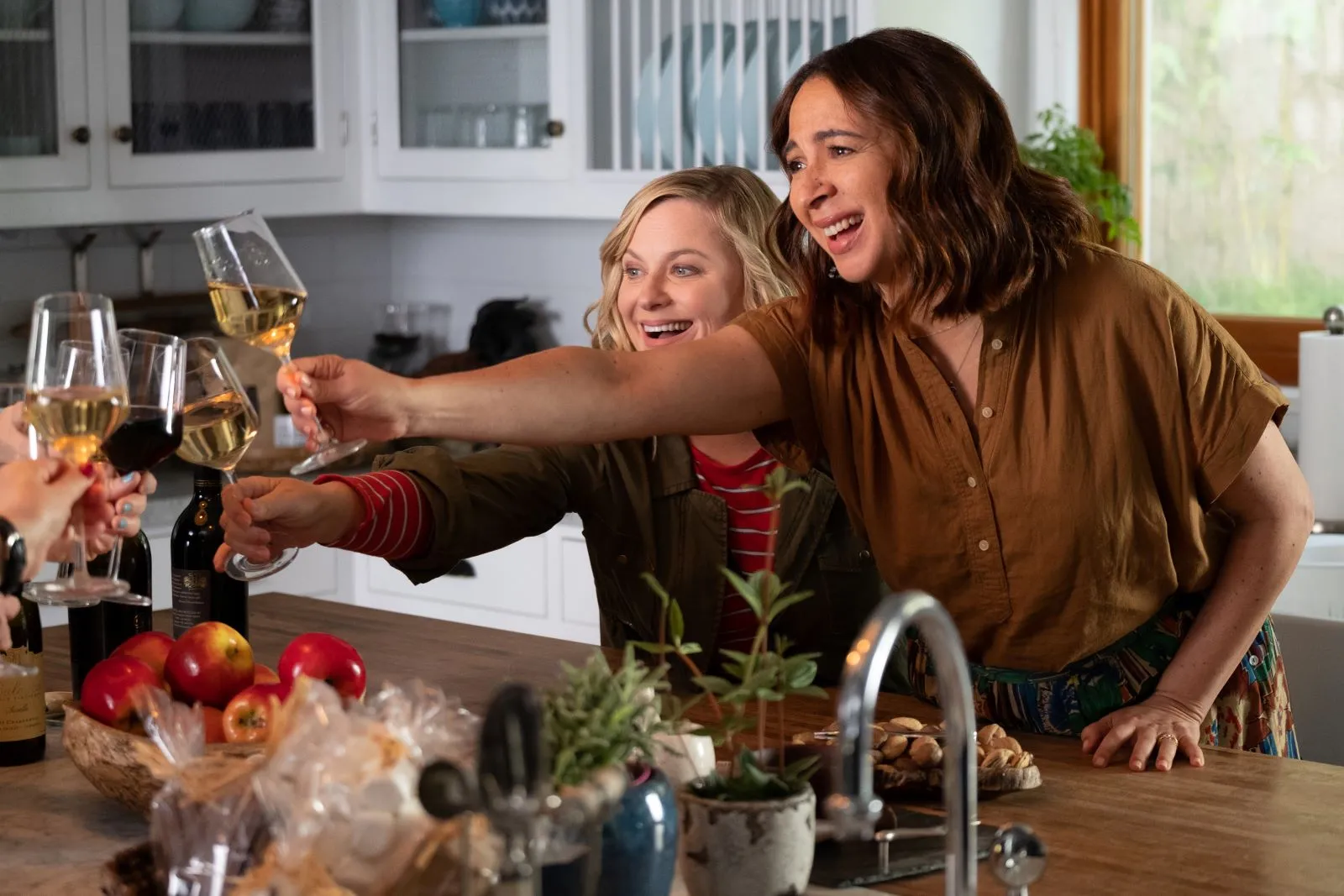 Amy Poehler and Maya Rudolph in 'Wine Country'